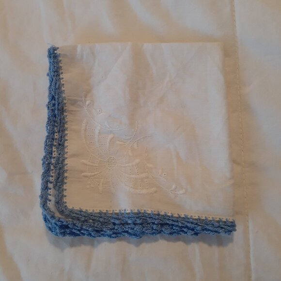 Vintage Handkerchiefs 4. - Picture 5 of 5